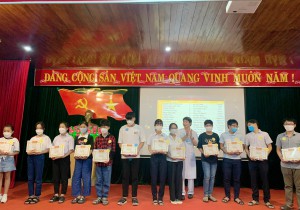 BỆNH VIỆN ĐKKVMN PHÍA BẮC QUẢNG NAM TỔ CHỨC LỄ TRAO THƯỞNG KHUYẾN HỌC NĂM HỌC 2021-2022