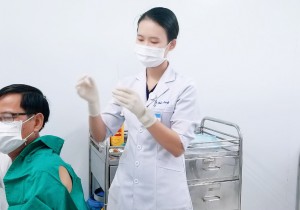 KHOA NỘI TỔNG HỢP – BỆNH VIỆN ĐA KHOA KVMNPB QUẢNG NAM TRIỂN KHAI KỸ THUẬT “TIÊM NỘI KHỚP” ĐIỀU TRỊ BỆNH LÝ CƠ XƯƠNG KHỚP